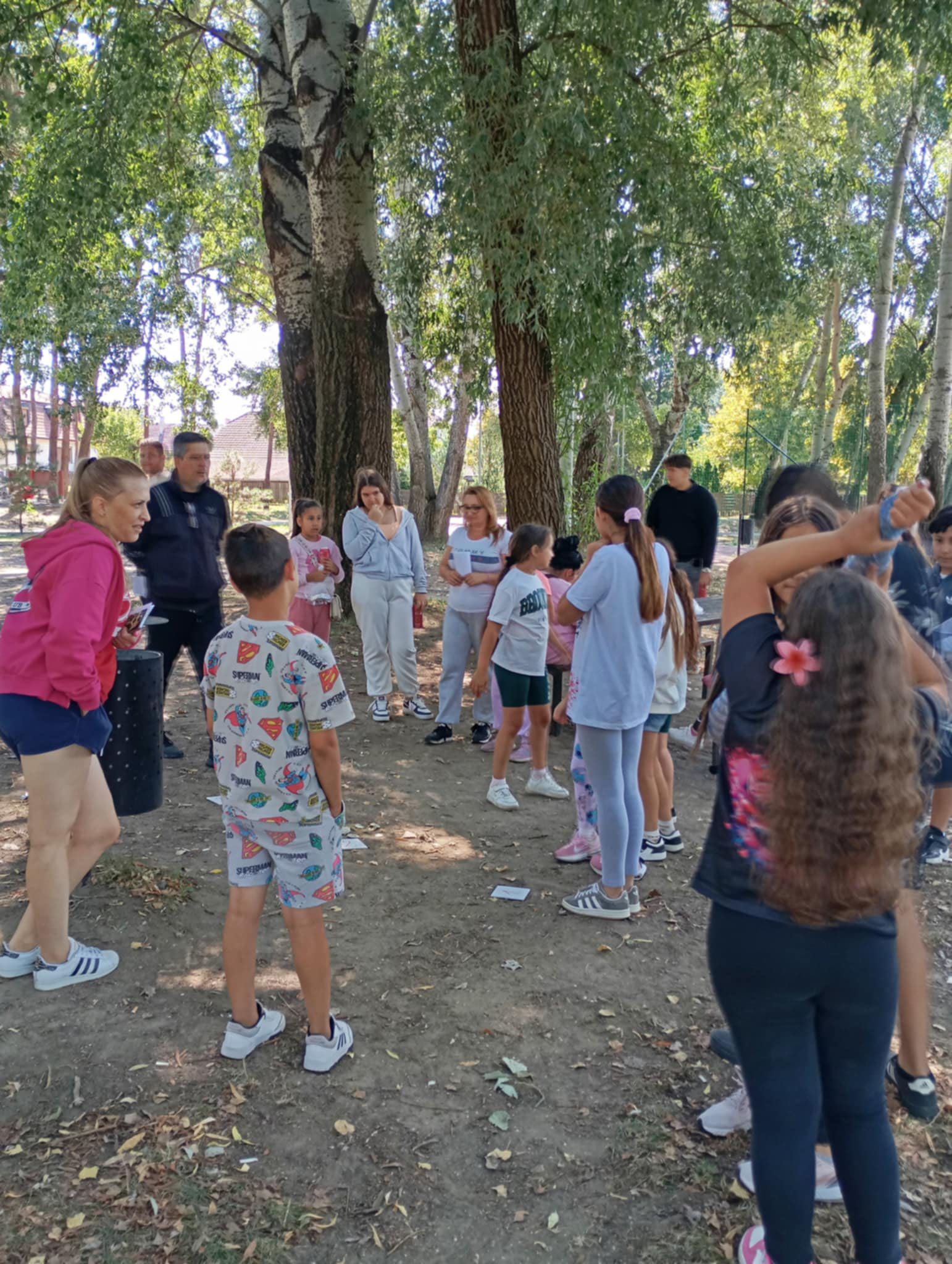 A Roma Nemzetiségi Önkormányzat 30 gyerekkel indult kincskeresésre